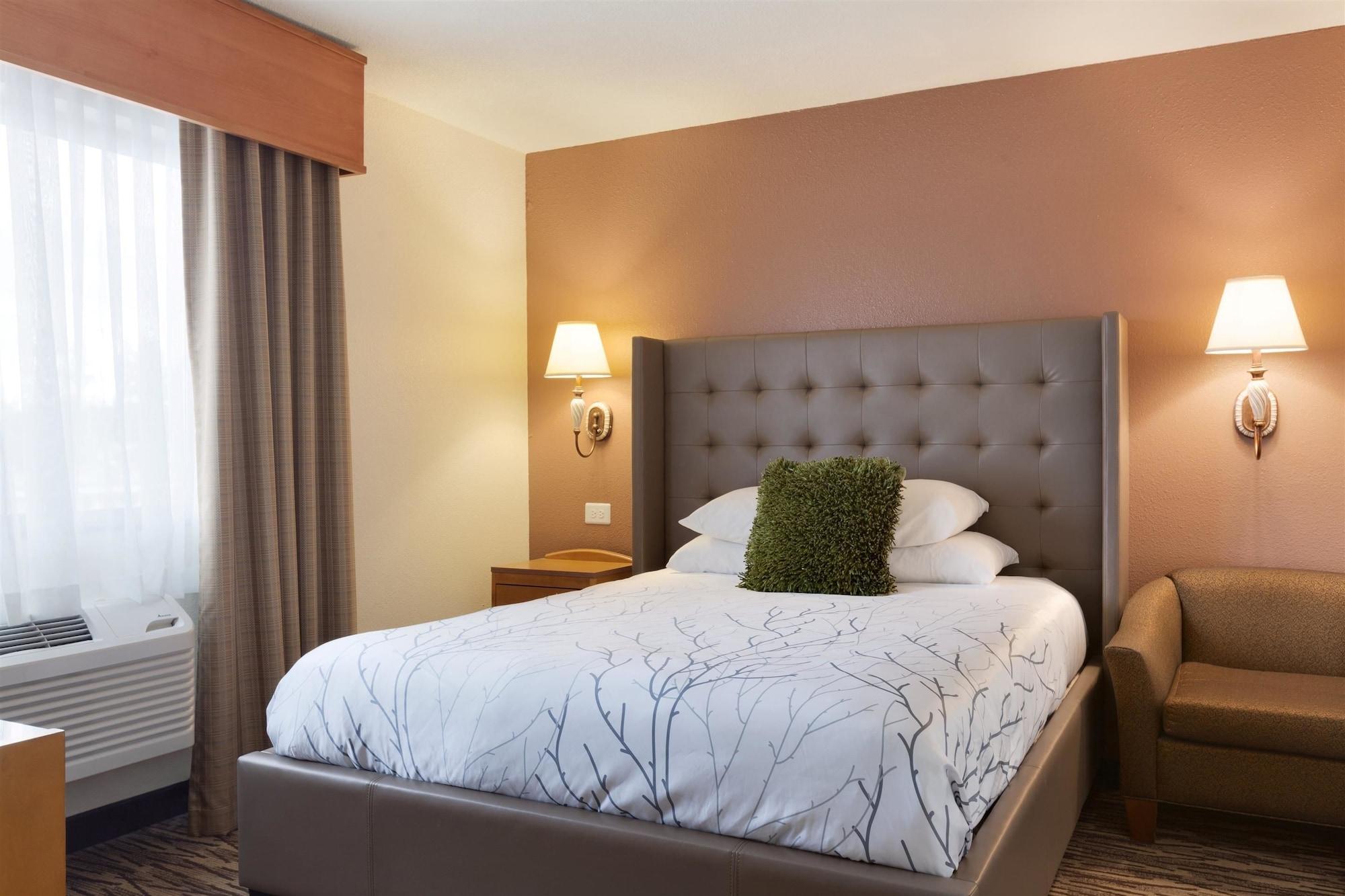 Best Western Plus Peppertree Airport Inn Еъруей Хайтс Екстериор снимка
