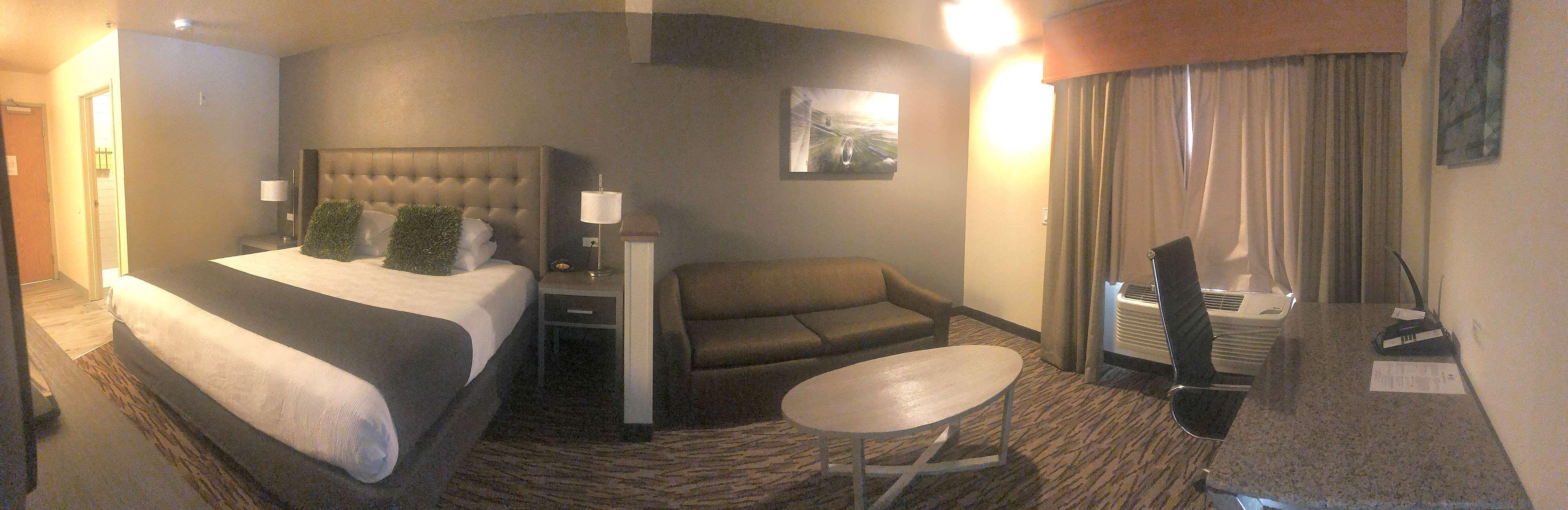 Best Western Plus Peppertree Airport Inn Еъруей Хайтс Екстериор снимка