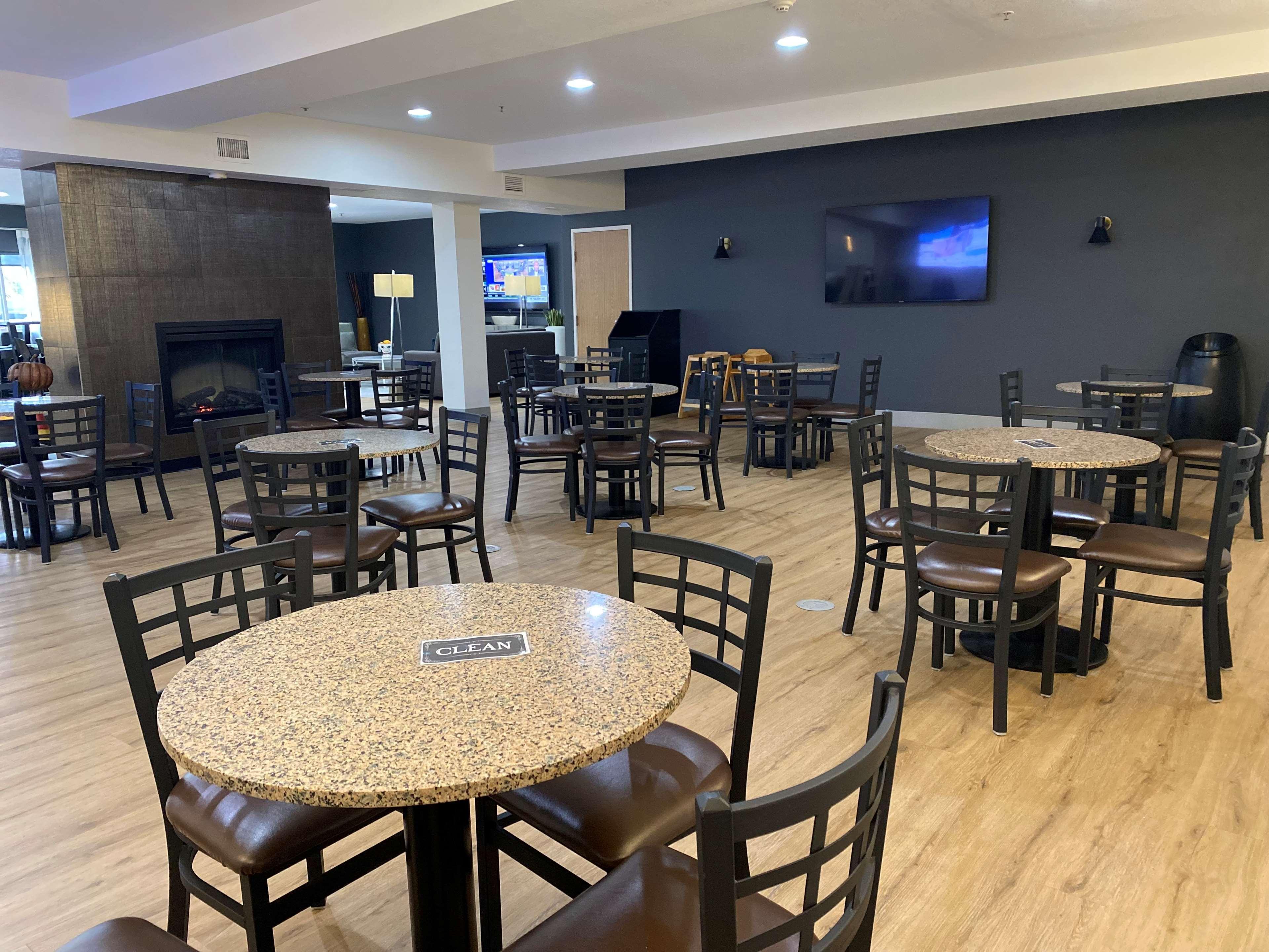 Best Western Plus Peppertree Airport Inn Еъруей Хайтс Екстериор снимка