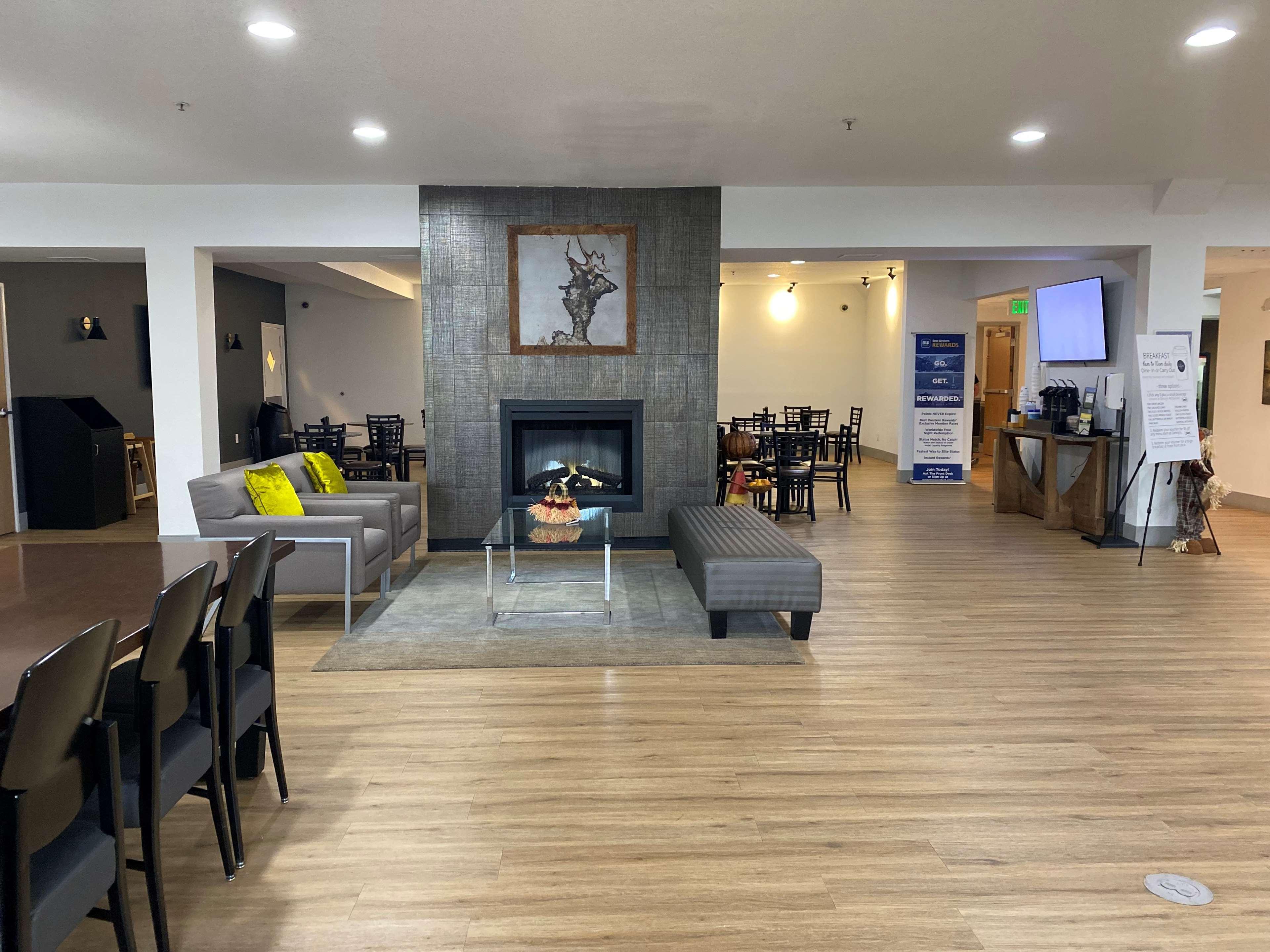 Best Western Plus Peppertree Airport Inn Еъруей Хайтс Екстериор снимка