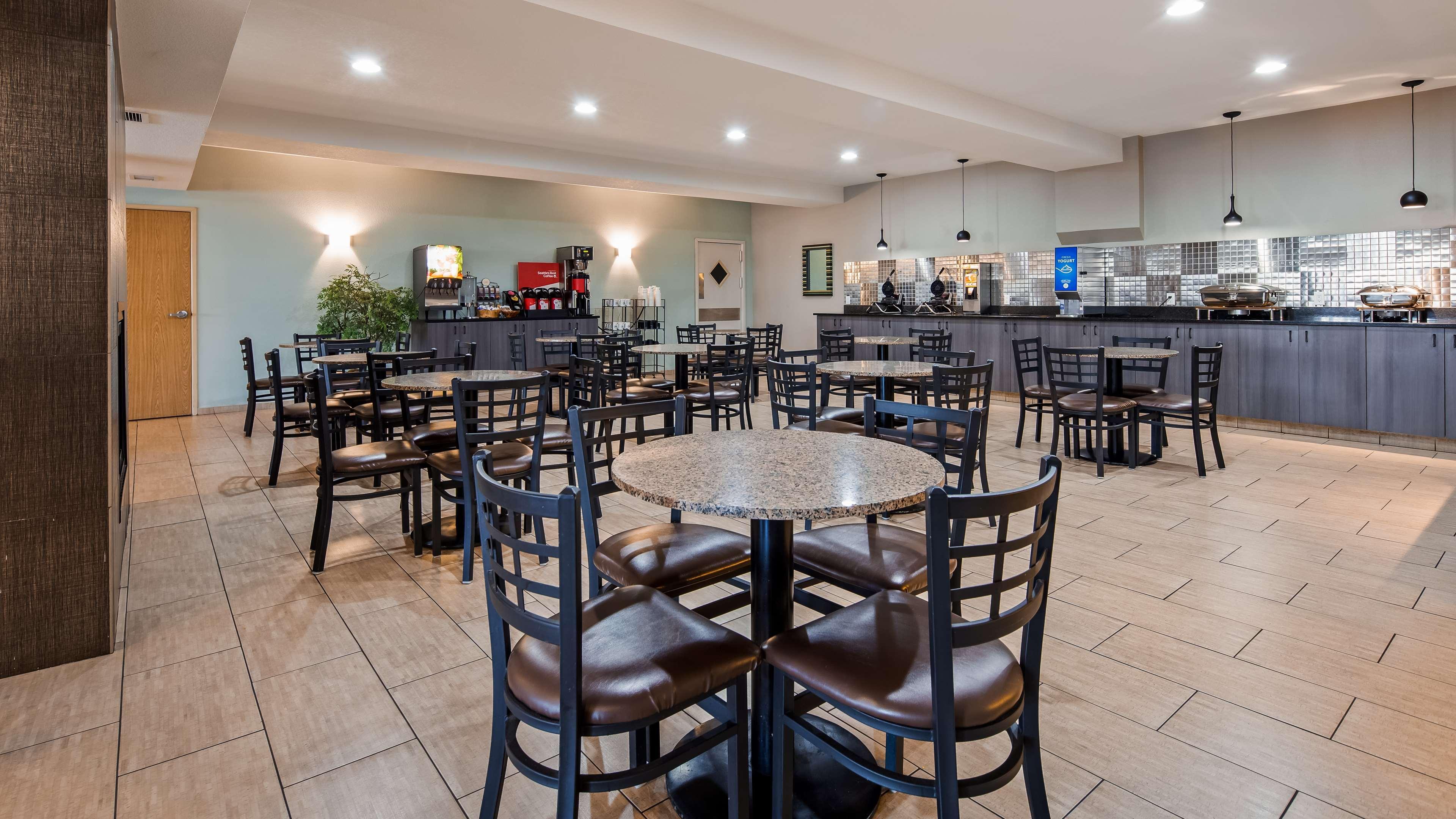 Best Western Plus Peppertree Airport Inn Еъруей Хайтс Екстериор снимка