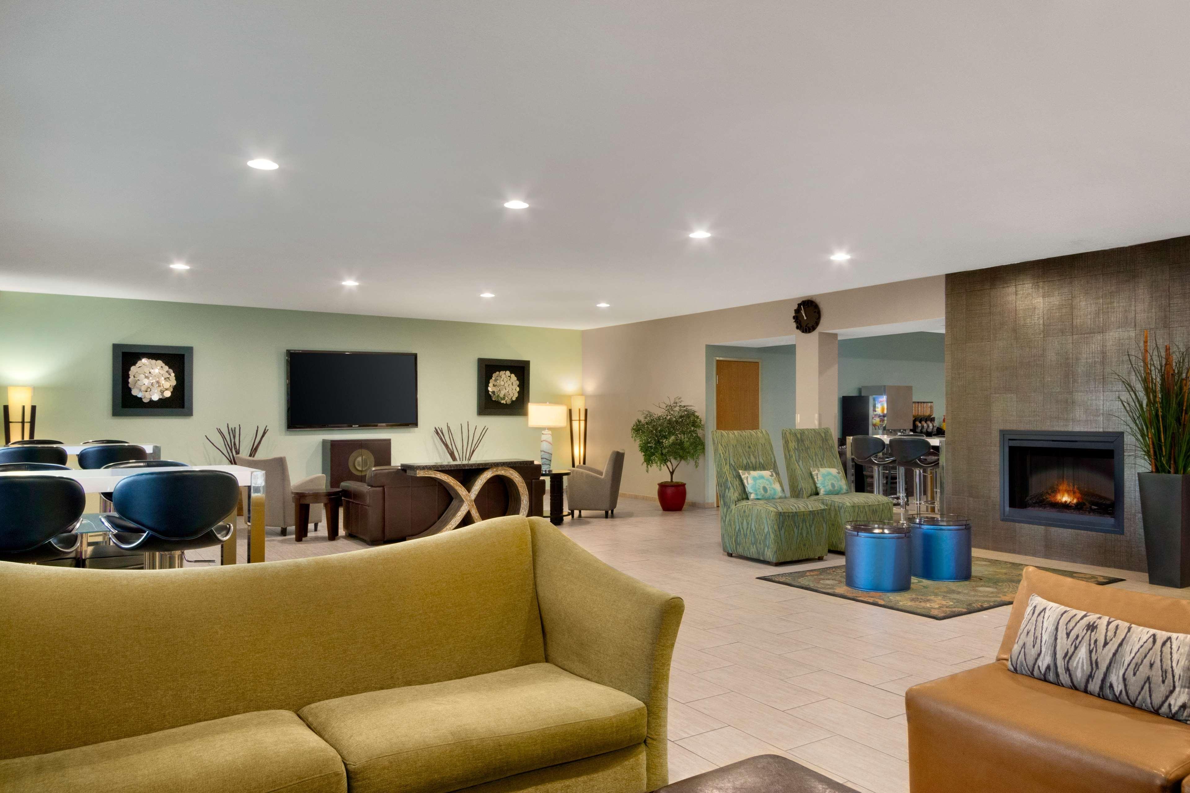 Best Western Plus Peppertree Airport Inn Еъруей Хайтс Екстериор снимка