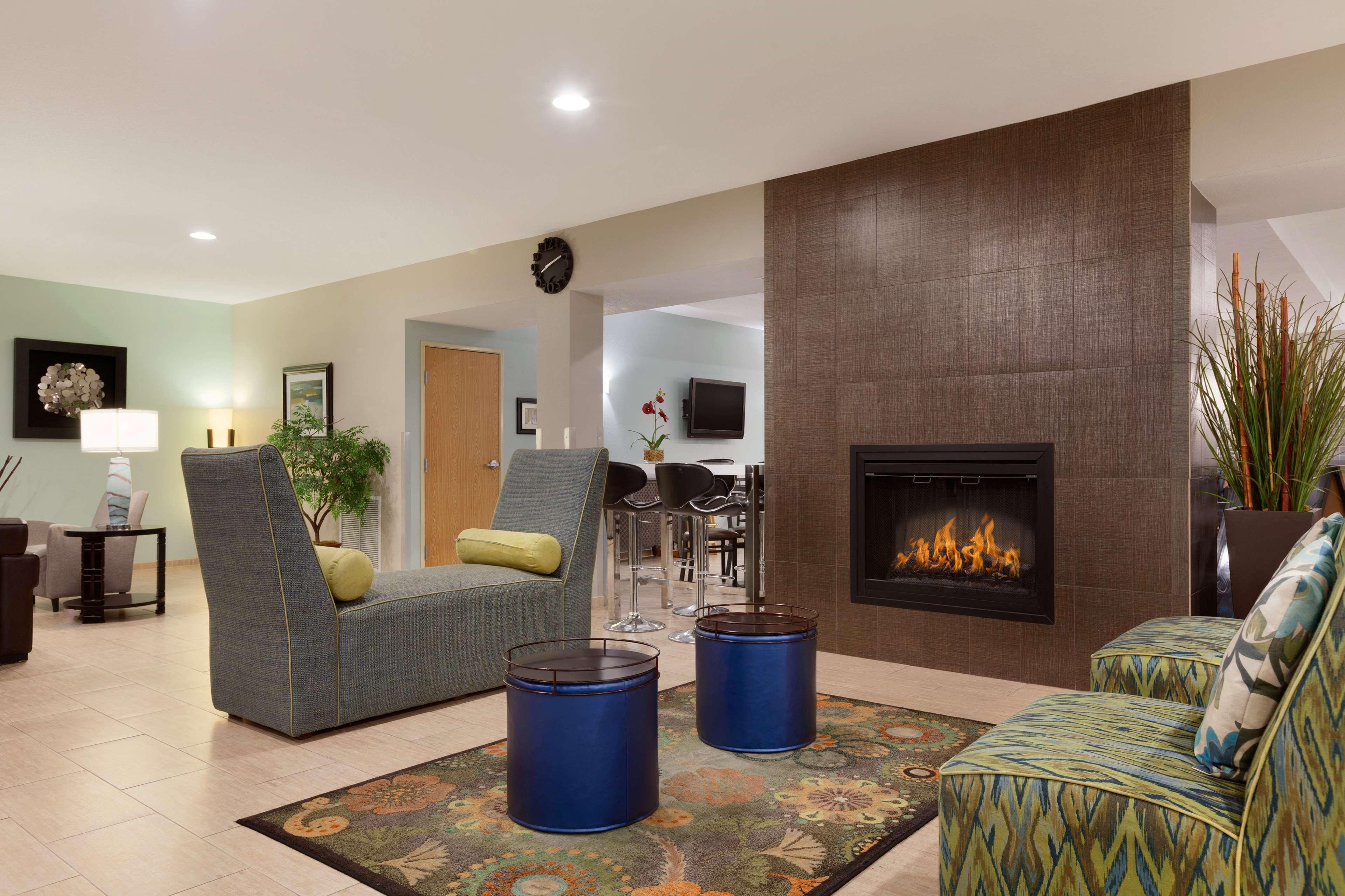 Best Western Plus Peppertree Airport Inn Еъруей Хайтс Екстериор снимка