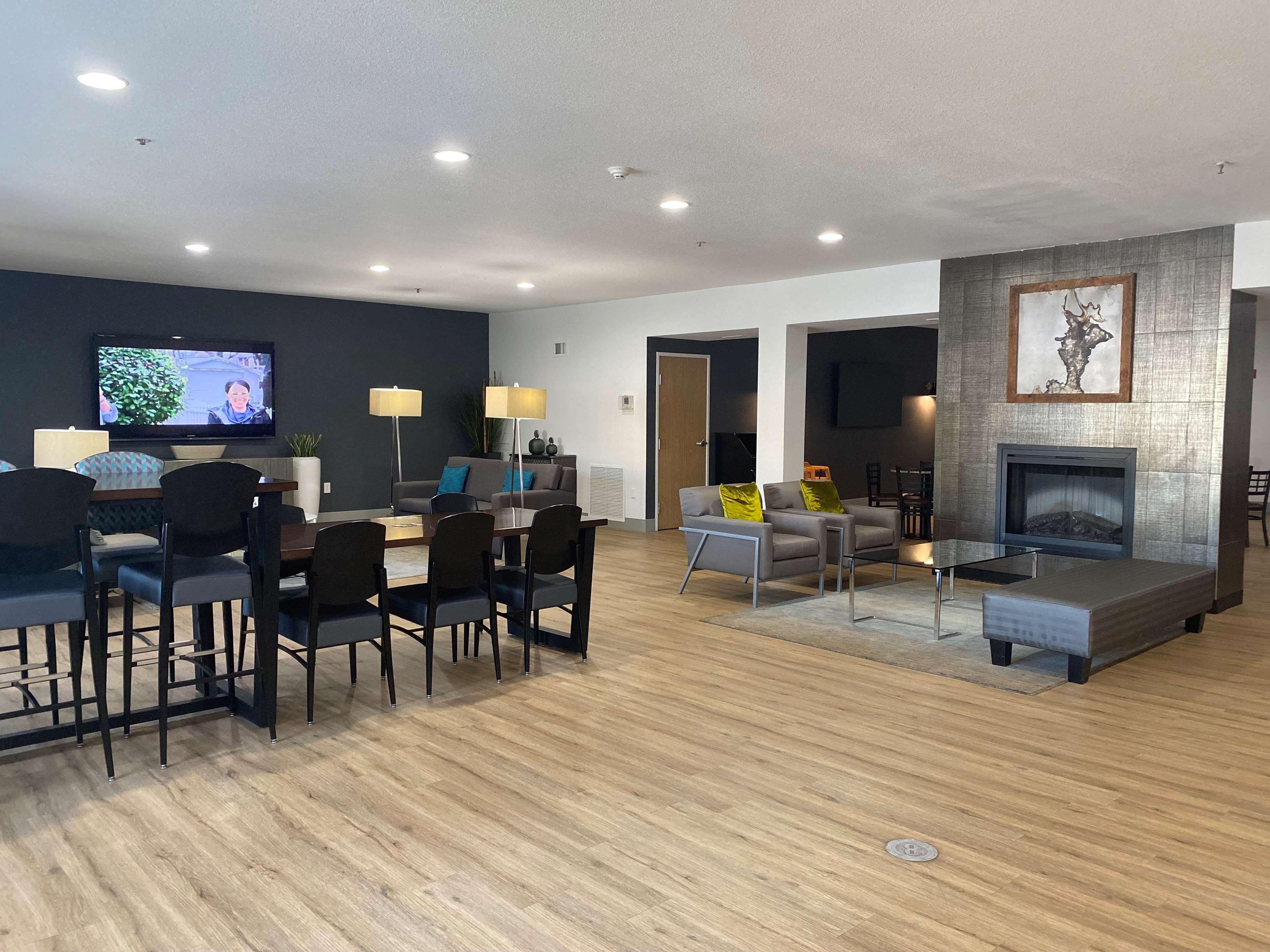 Best Western Plus Peppertree Airport Inn Еъруей Хайтс Екстериор снимка