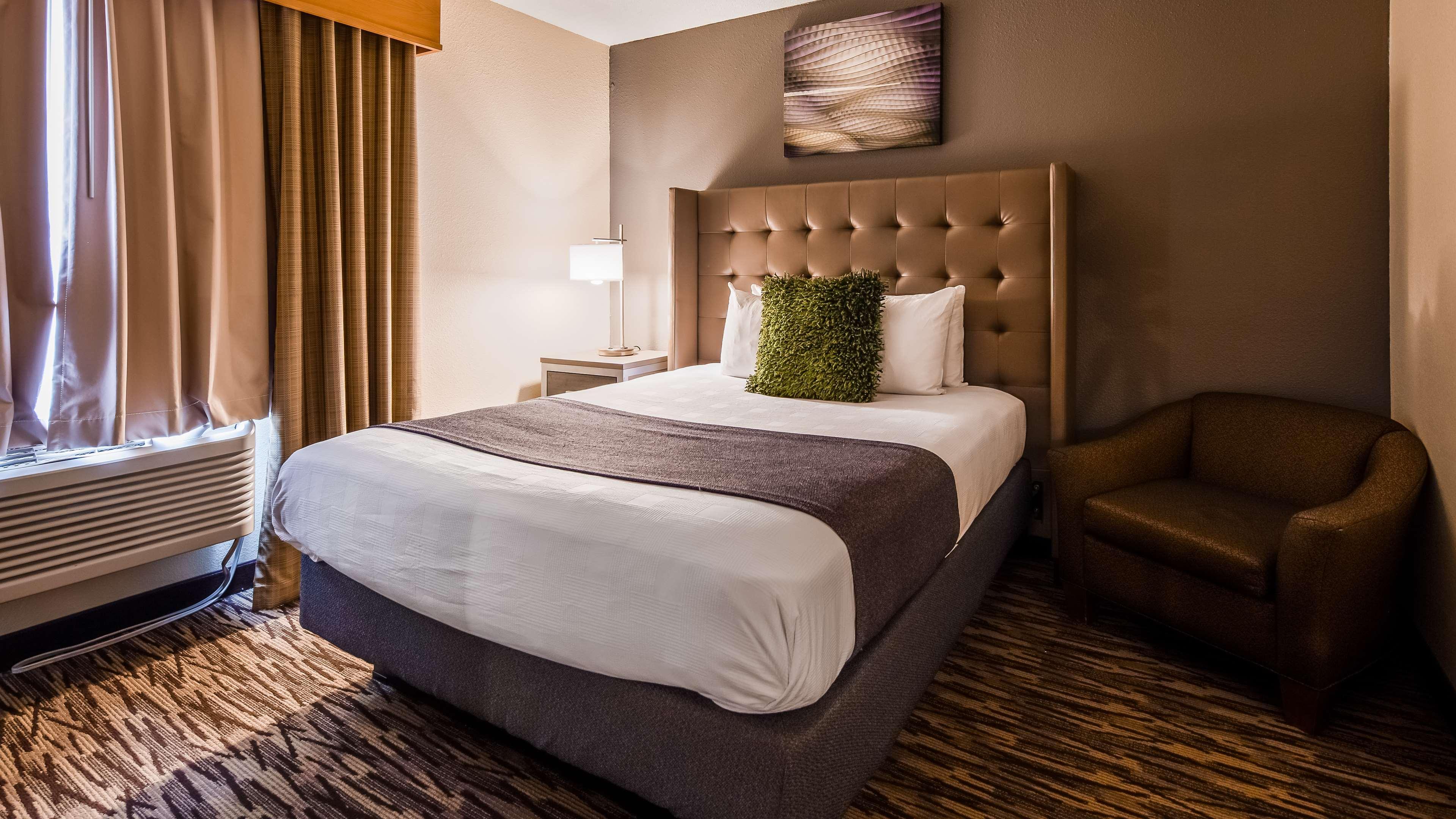 Best Western Plus Peppertree Airport Inn Еъруей Хайтс Екстериор снимка