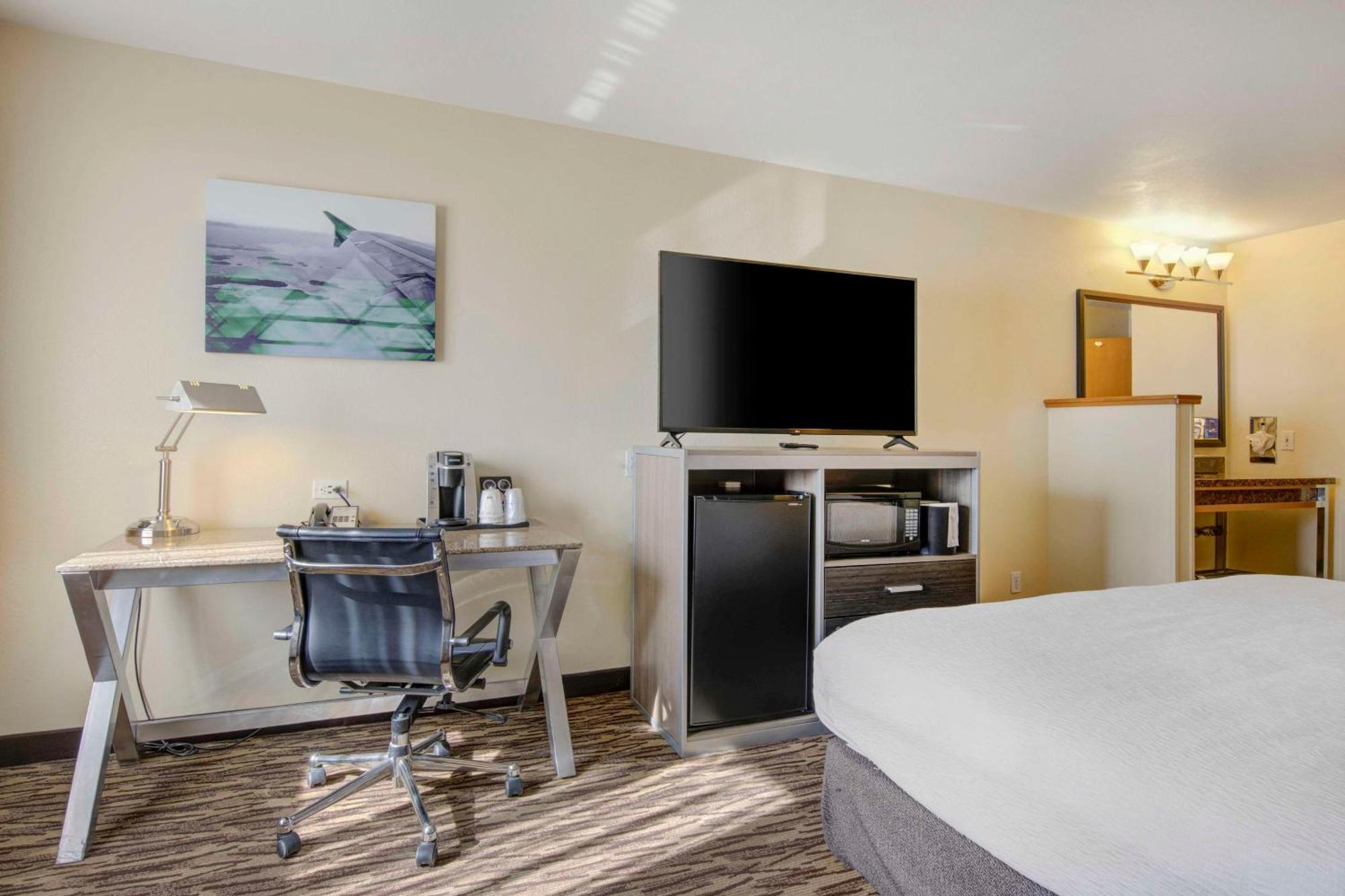 Best Western Plus Peppertree Airport Inn Еъруей Хайтс Екстериор снимка