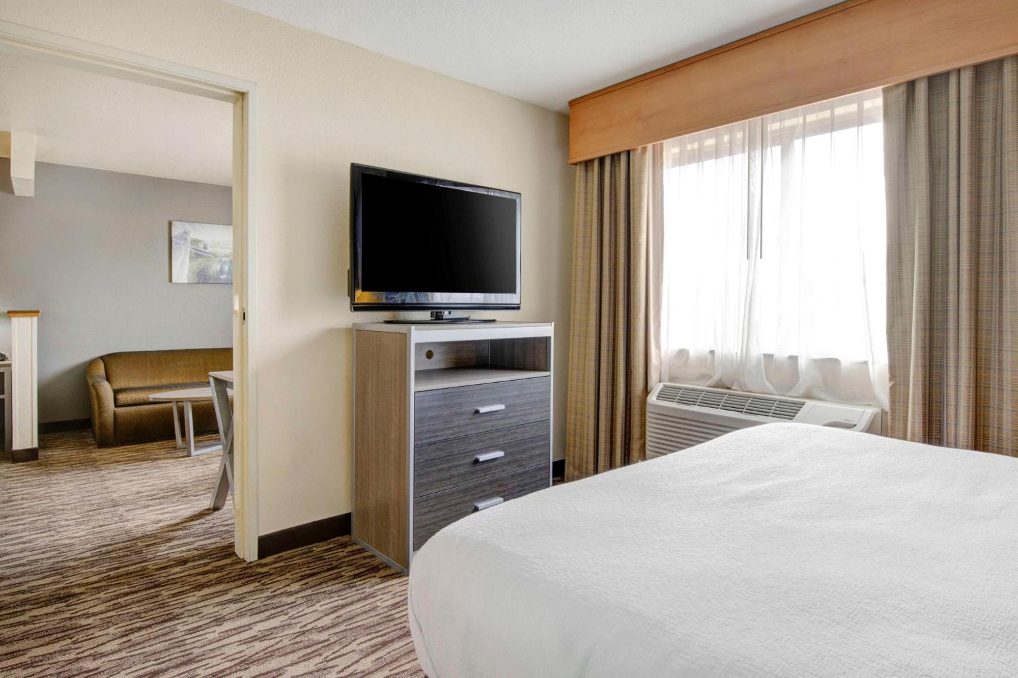 Best Western Plus Peppertree Airport Inn Еъруей Хайтс Екстериор снимка