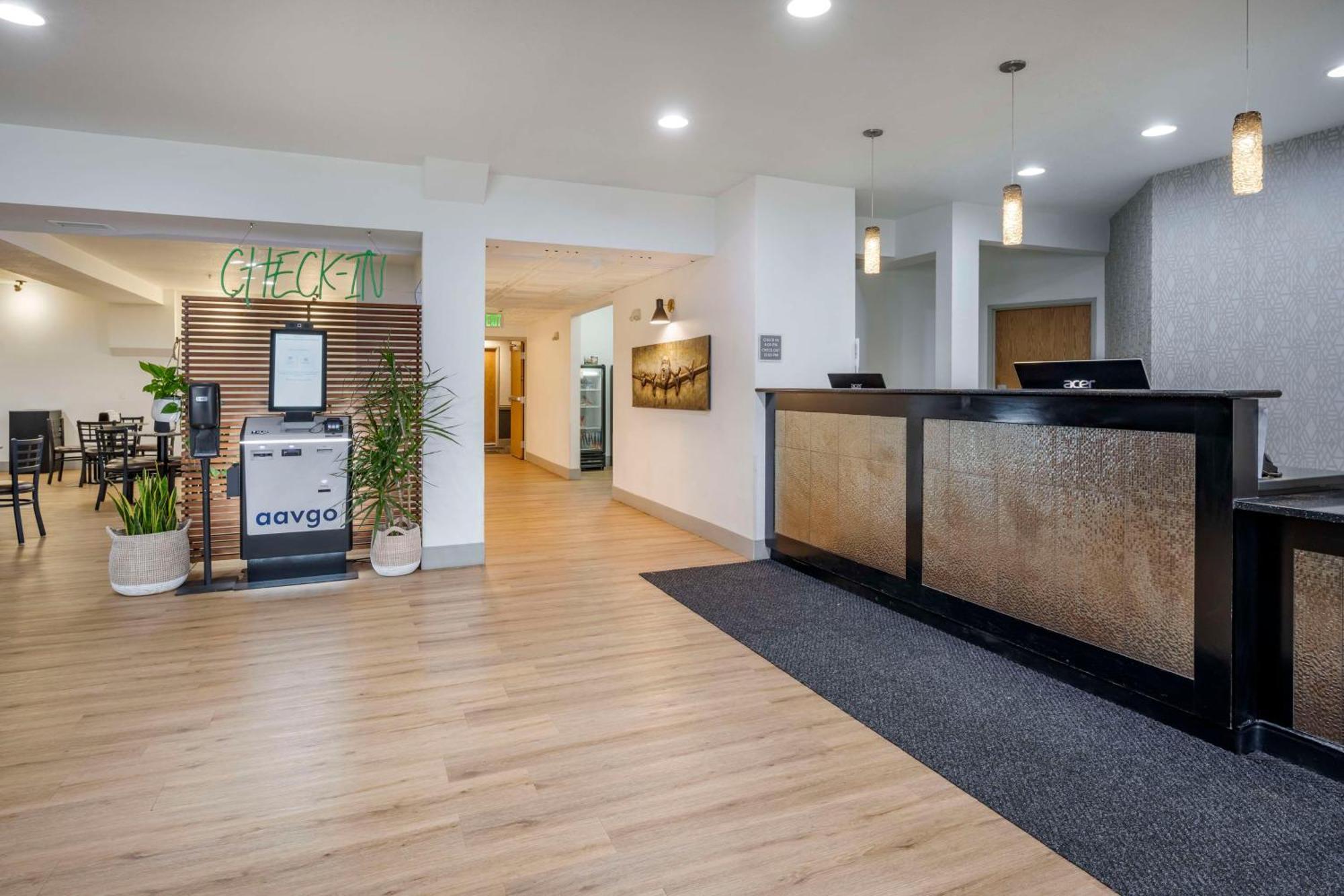 Best Western Plus Peppertree Airport Inn Еъруей Хайтс Екстериор снимка